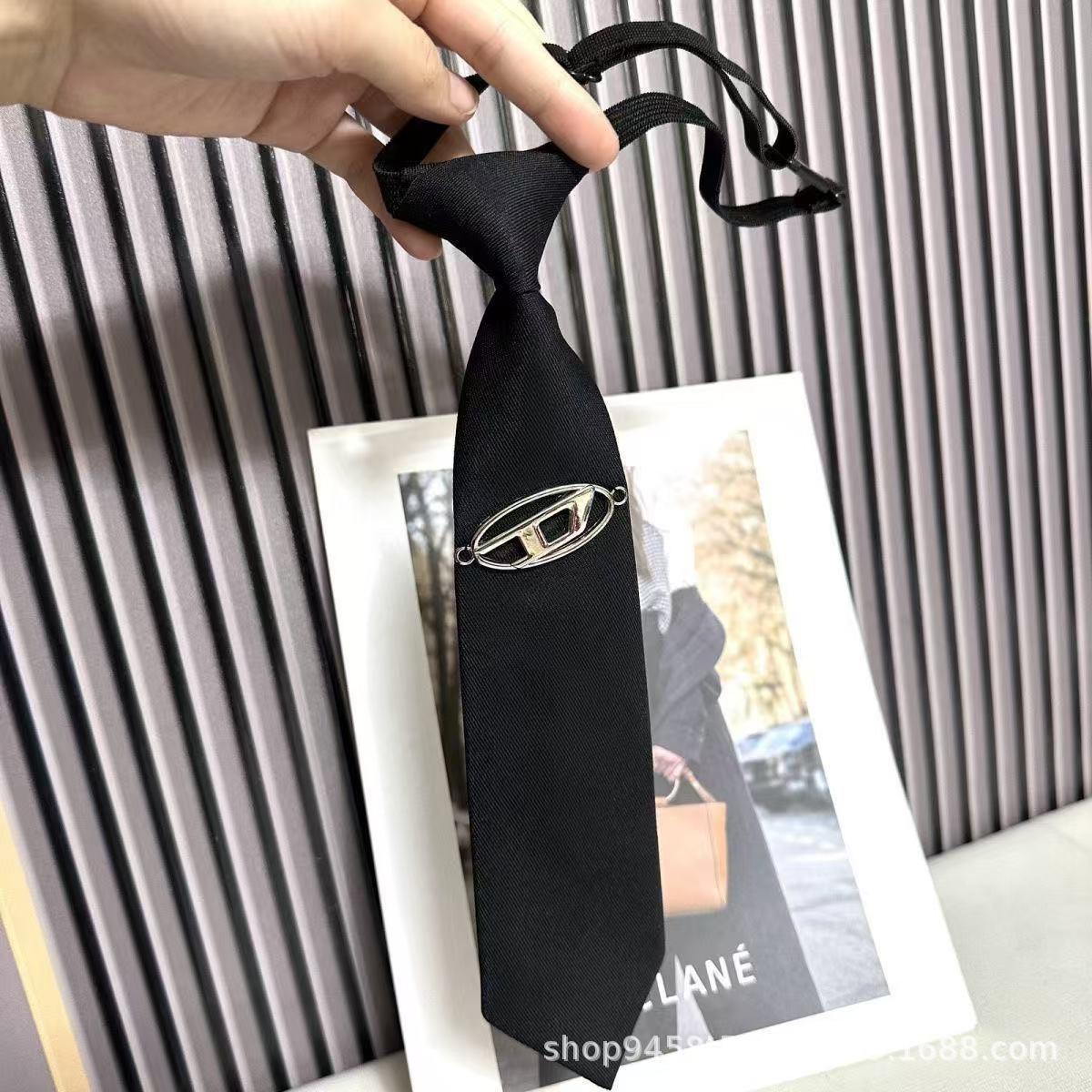 Niche Design D Letter Chain Tie College Style Unisex Tie-Free Shirt Alloy All-Match Tie