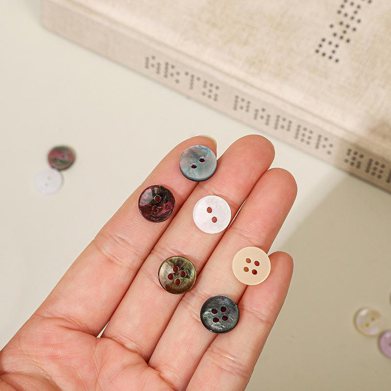 Resin Four-Eye Two-Eye Button Shirt Imitation Shell Small Button Fashion Manufacturer Sweater Clothing Accessories Factory Button